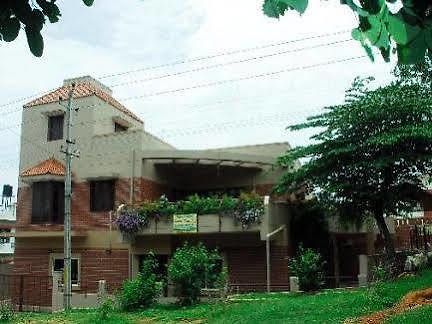 Tulips Homestay Mysore Bagian luar foto